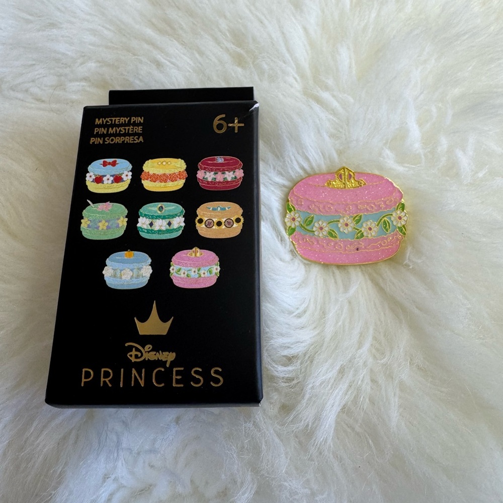 Disney Princess Macaroon Pin - Sleeping Beauty - Gold Enamel Pin
